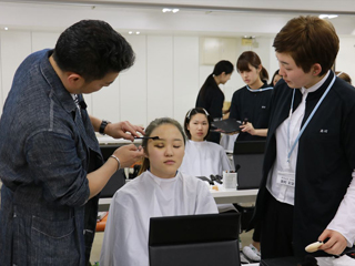 メイクアップアーティスト山口啓先生による特別授業2