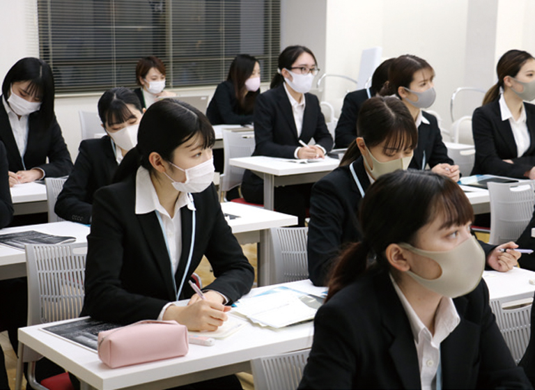 大学生 短大生 社会人の方へ 関西で美容の専門学校をお探しならyic京都ビューティ専門学校 大学生 短大生 社会人の方へ 関西で美容の専門学校をお探しならyic京都ビューティ専門学校